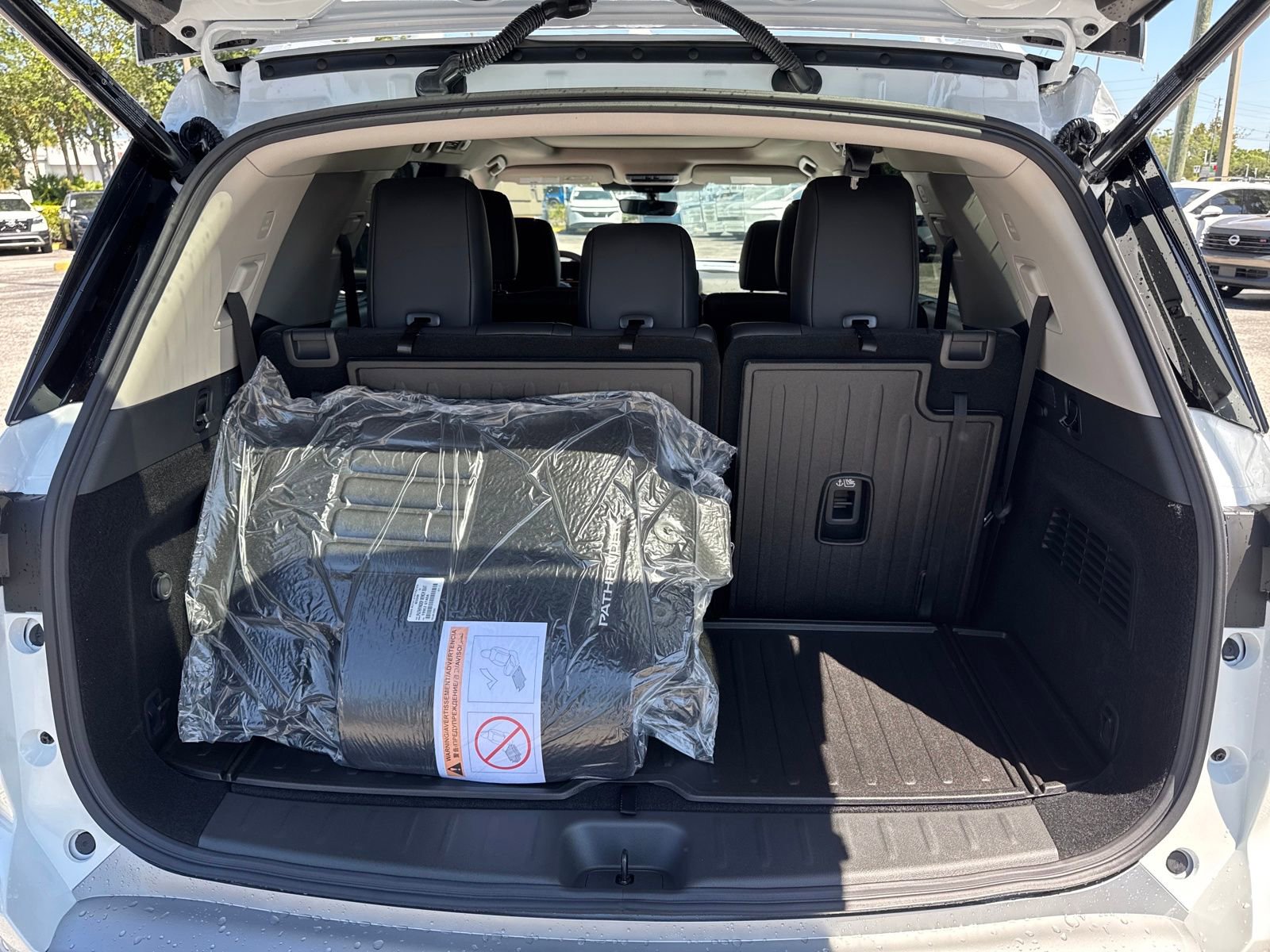 New 2025 Nissan Pathfinder Platinum w/ Cargo Package image 23