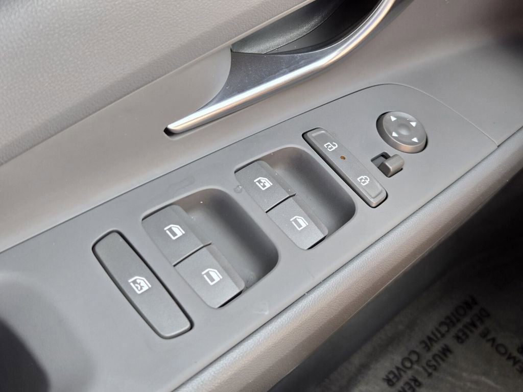 Certified 2025 Hyundai Elantra Sport image 26