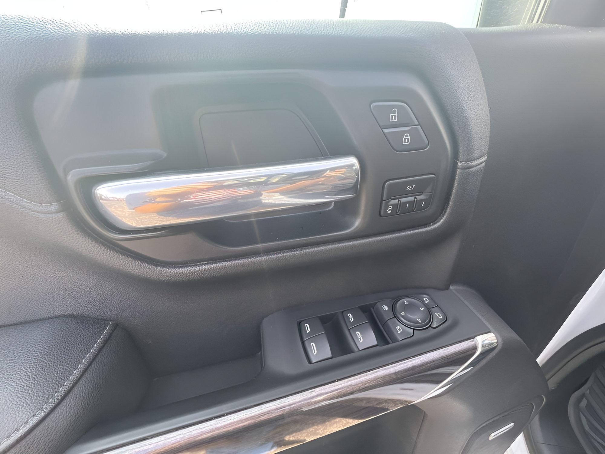 Certified 2022 Chevrolet Silverado 1500 LTZ AWD/4WD image 23