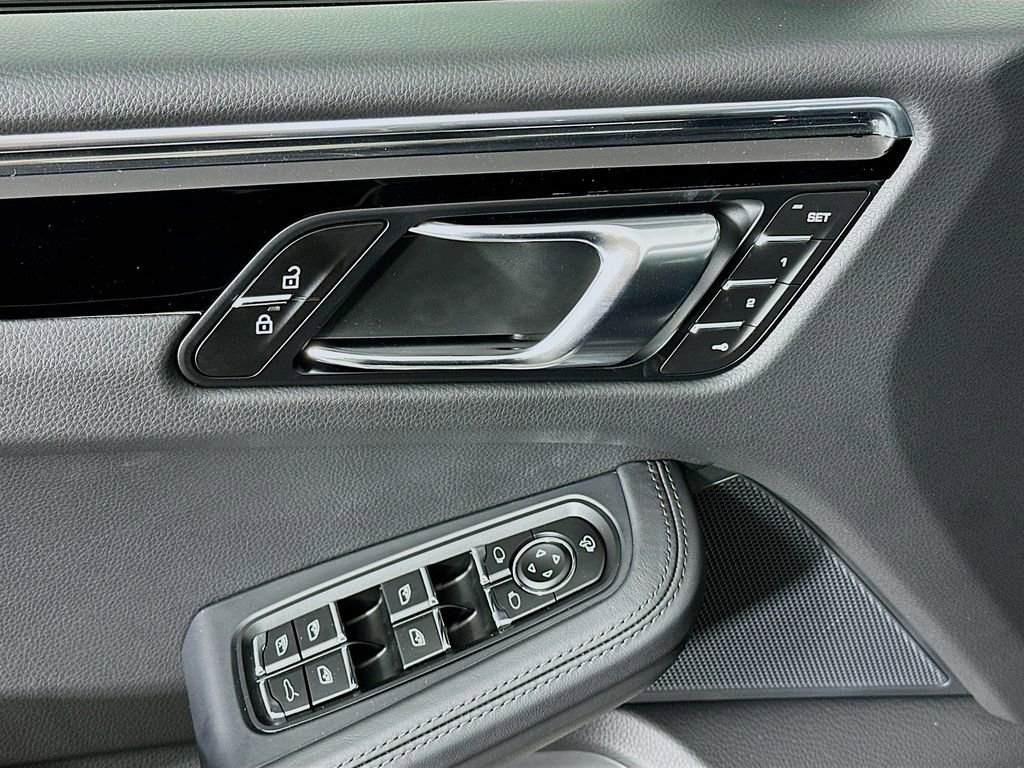 Certified 2026 Porsche Macan AWD/4WD image 20