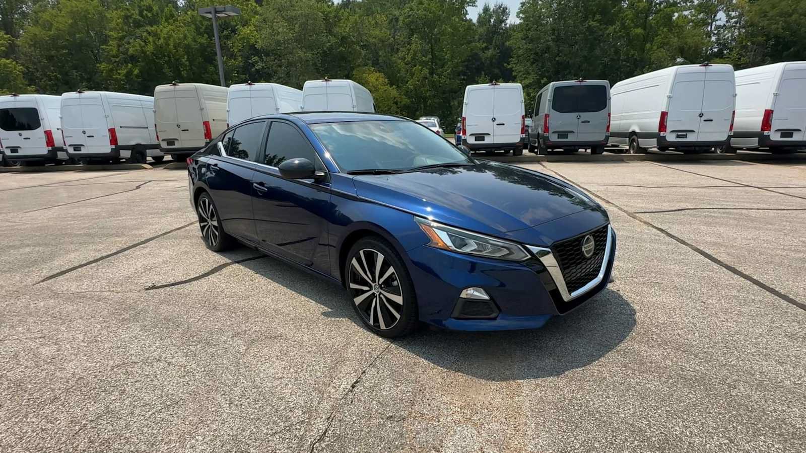 Used 2022 Nissan Altima 2.5 SR FWD image 2