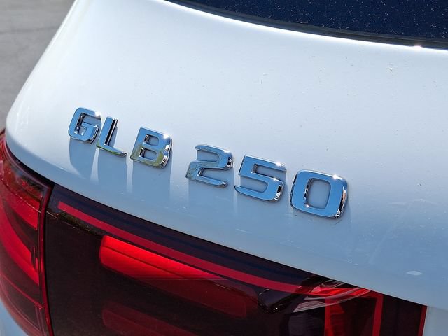 Used 2026 Mercedes-Benz GLB 250 4MATIC image 9