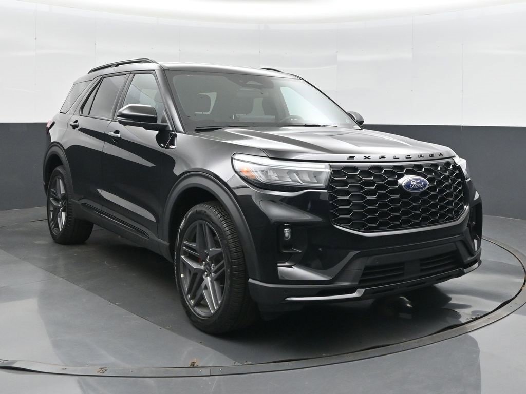 Used 2025 Ford Explorer ST-Line w/ ST-Line Street Pack image 5