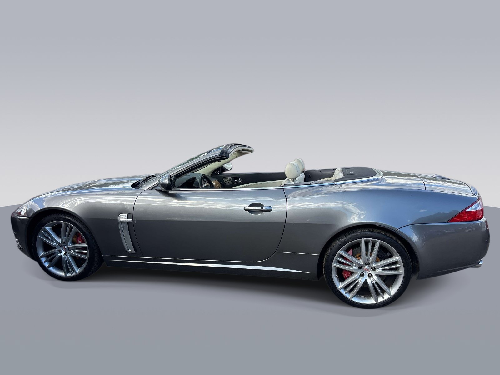 Used 2009 Jaguar XKR R RWD image 3