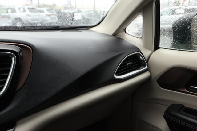 Used 2023 Chrysler Voyager LX image 24