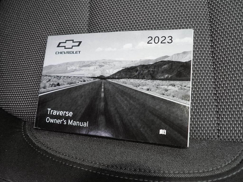 Certified 2023 Chevrolet Traverse LT FWD image 39