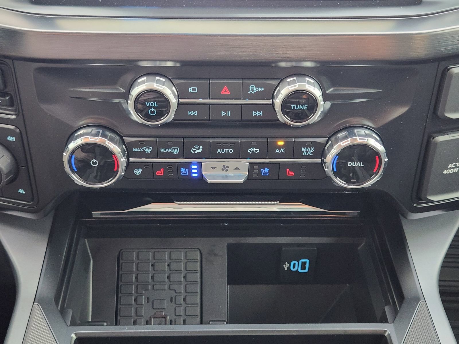 New 2026 Ford F250 Lariat w/ Black Appearance Package image 18