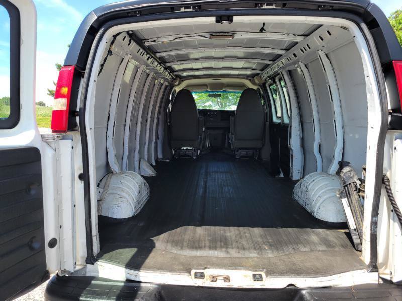 Used 2011 Chevrolet Express 3500 Extended RWD image 2