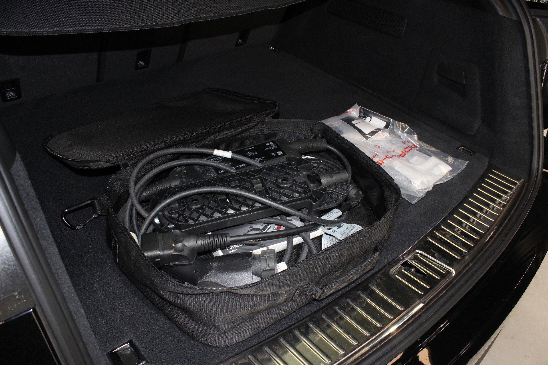 Used 2022 Porsche Cayenne E-Hybrid w/ Premium Package image 58