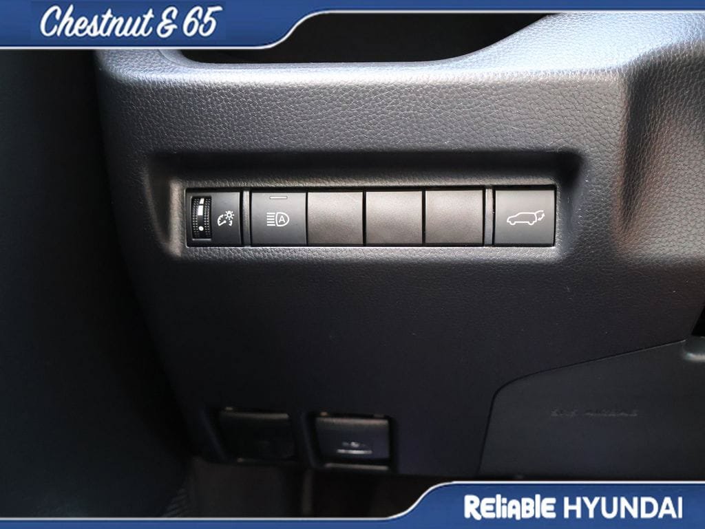 Used 2022 Toyota RAV4 XLE Premium AWD/4WD image 32