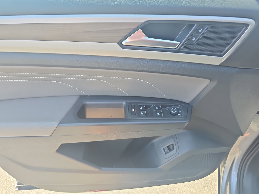 Used 2022 Volkswagen Atlas SEL image 16