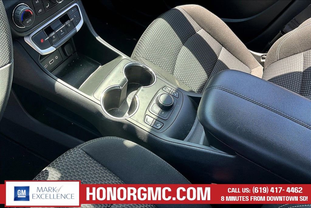 Used 2022 GMC Terrain SLE w/ Driver Convenience Package image 17