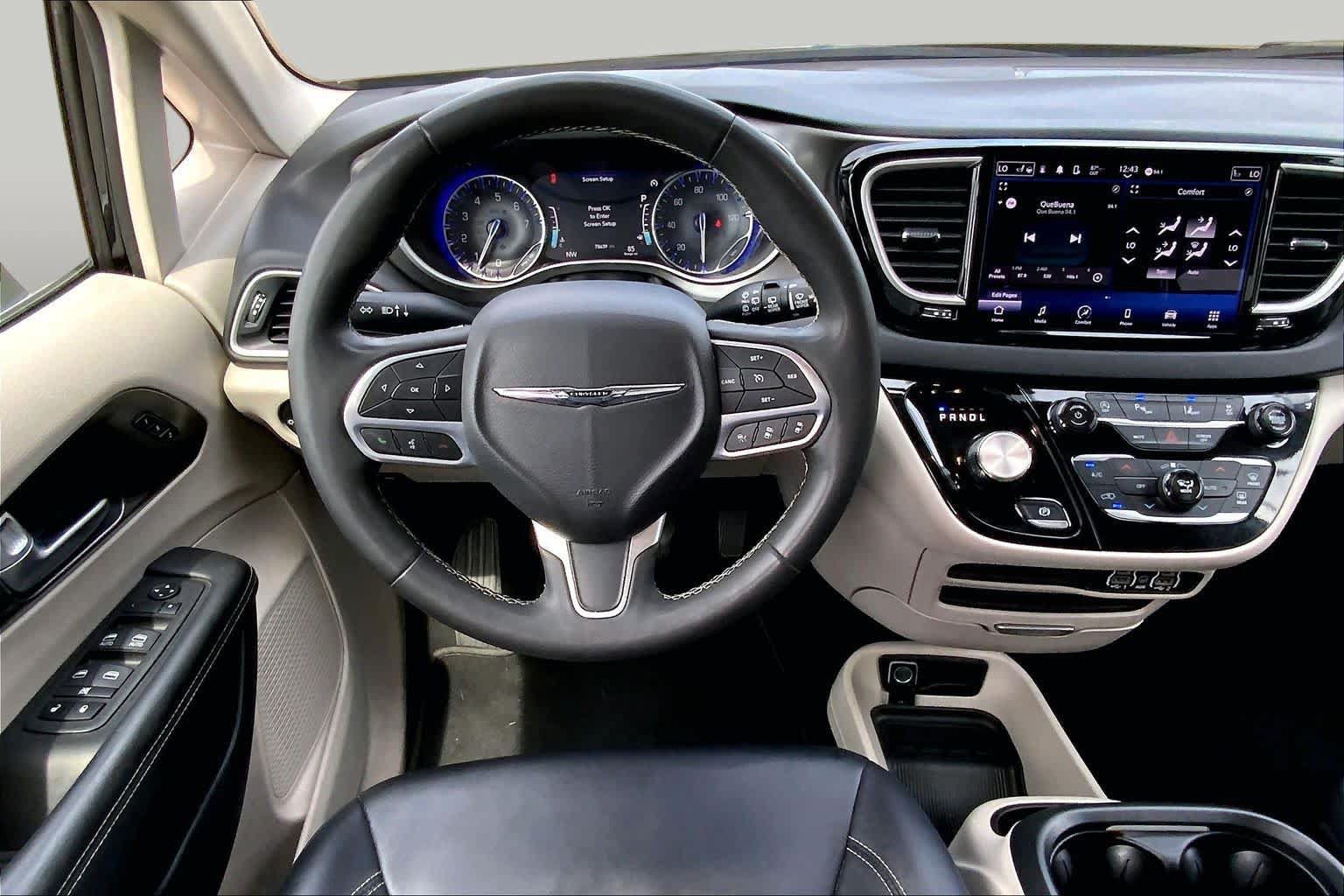 Used 2024 Chrysler Pacifica Touring-L FWD image 6