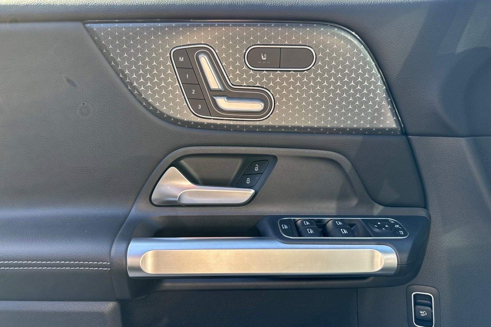 New 2026 Mercedes-Benz GLB 250 image 12
