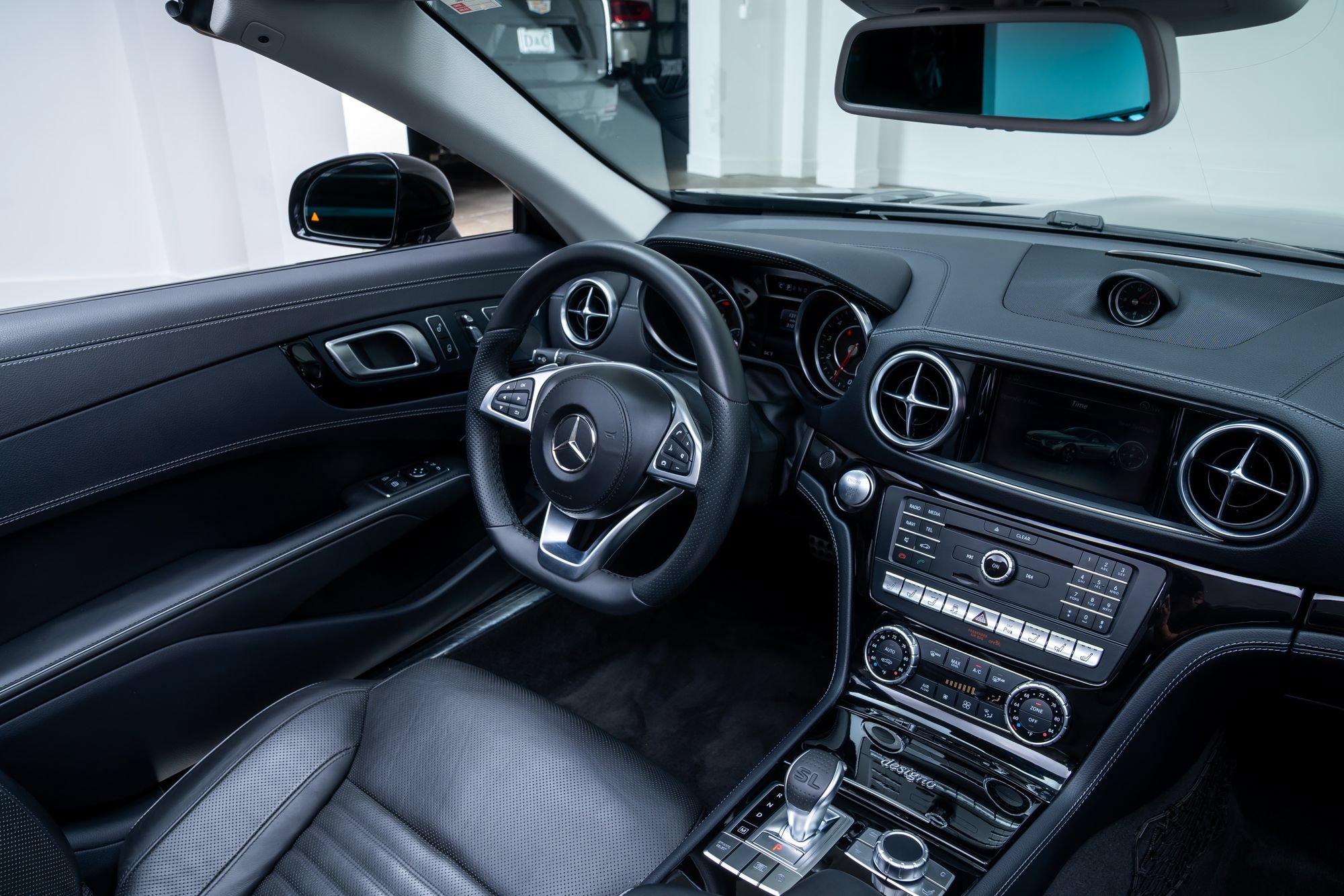 Used 2019 Mercedes-Benz SL 550 image 8