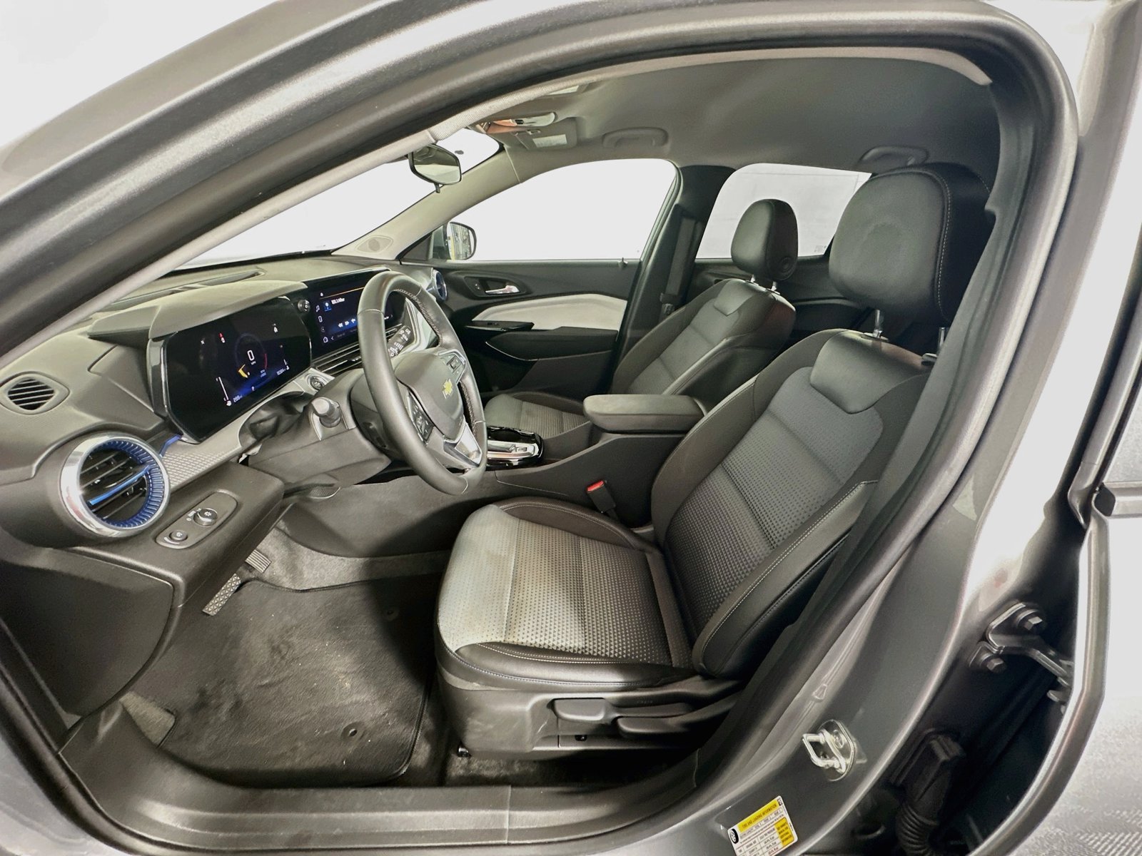 Used 2025 Chevrolet Trax LT w/ Driver Confidence Package FWD image 20
