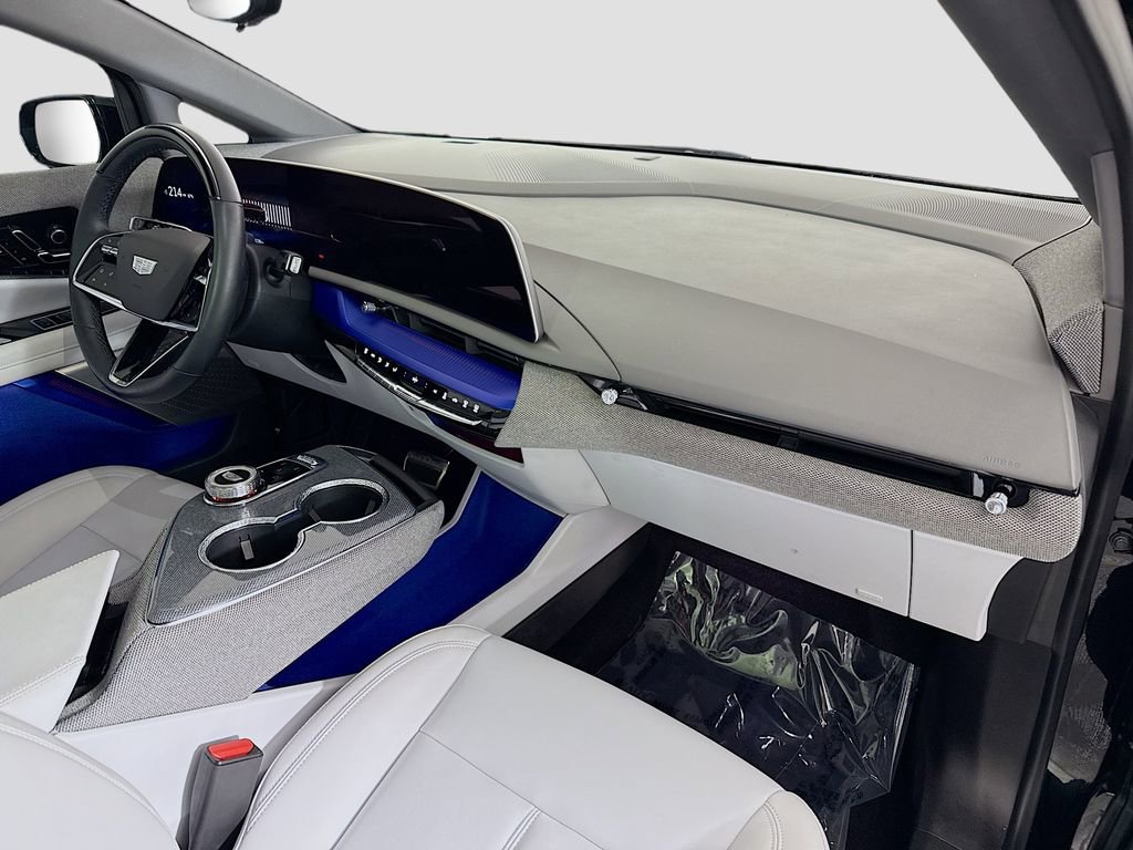 Used 2025 Cadillac Optiq Sport 1 image 30
