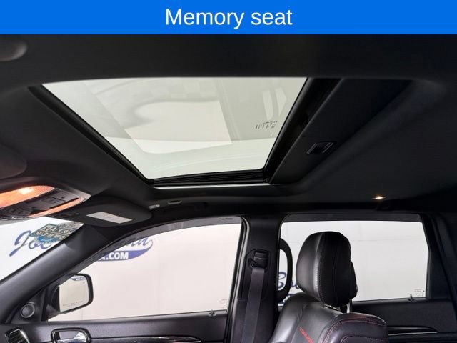 Used 2020 Jeep Grand Cherokee Trailhawk w/ Premium Lighting Group AWD/4WD image 23