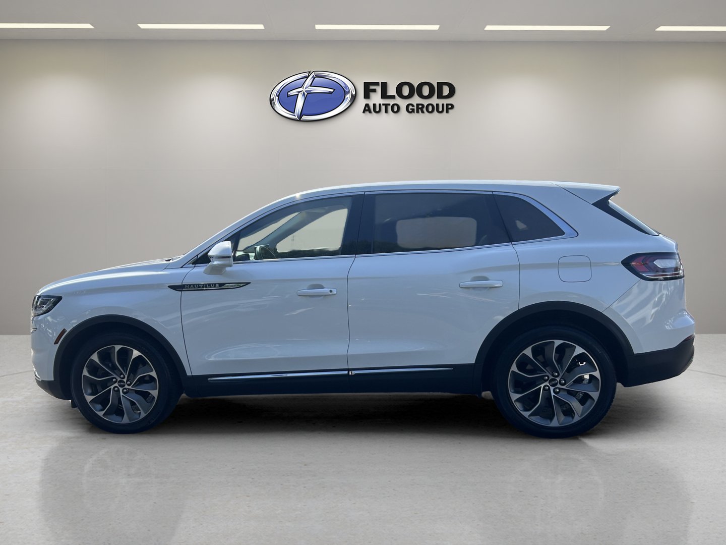 Used 2023 Lincoln Nautilus Reserve AWD/4WD image 5