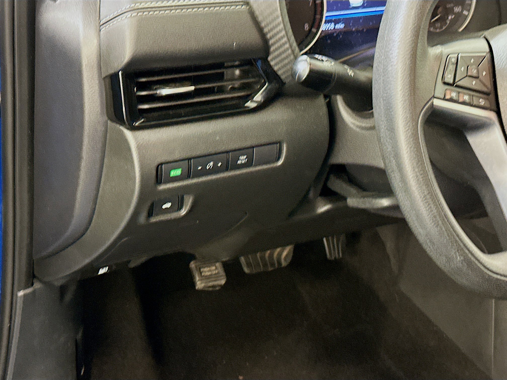 Used 2024 Nissan Sentra SV image 17