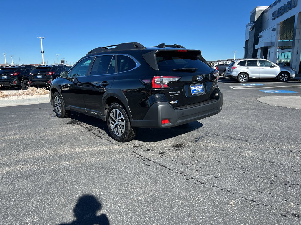 Used 2025 Subaru Outback Premium w/ Popular Package #1A image 3