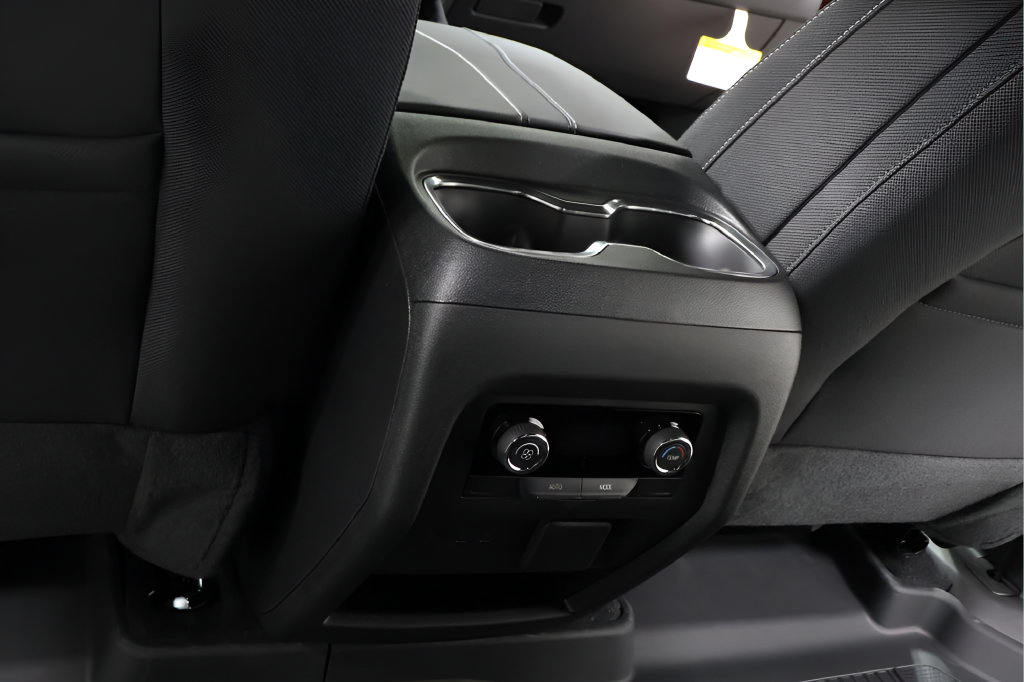 New 2027 Chevrolet Traverse LT w/ Midnight/Sport Edition FWD image 24
