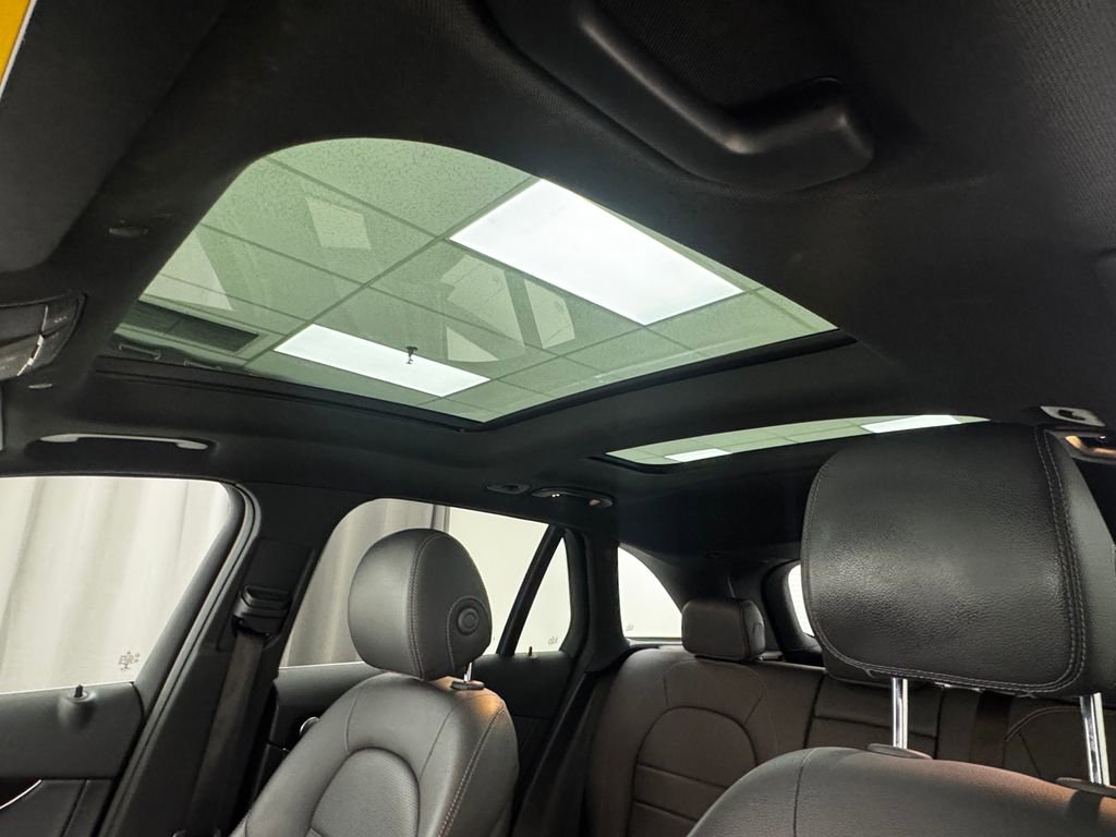 Used 2020 Mercedes-Benz GLC 350e 4MATIC image 32