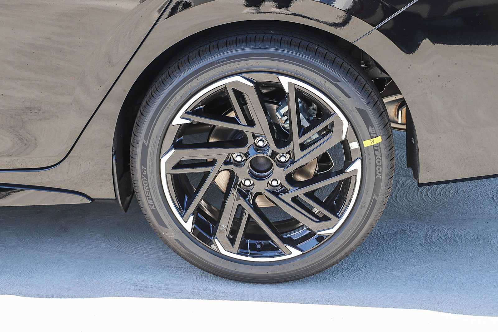 New 2027 Nissan Sentra SR w/ Floor Mat Package FWD image 12