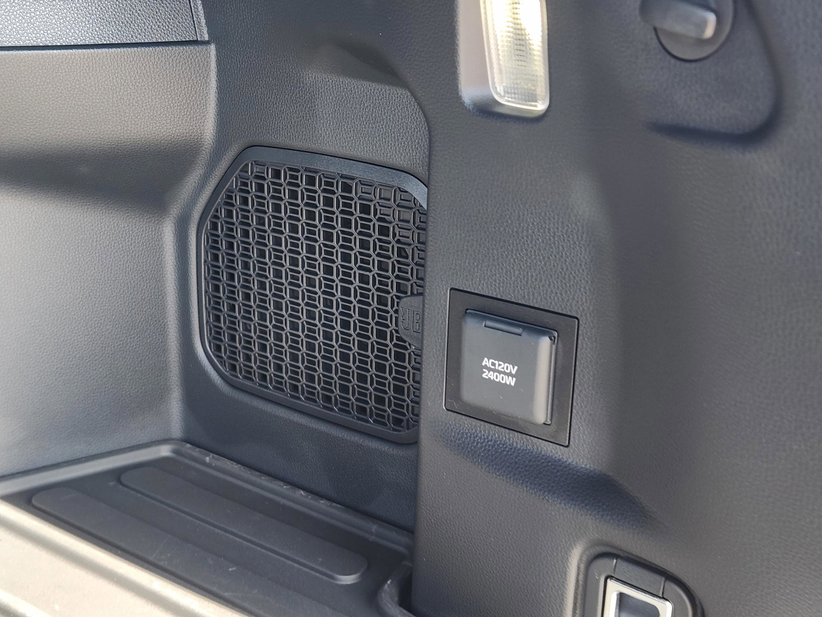 Used 2025 Toyota 4Runner Trailhunter image 43