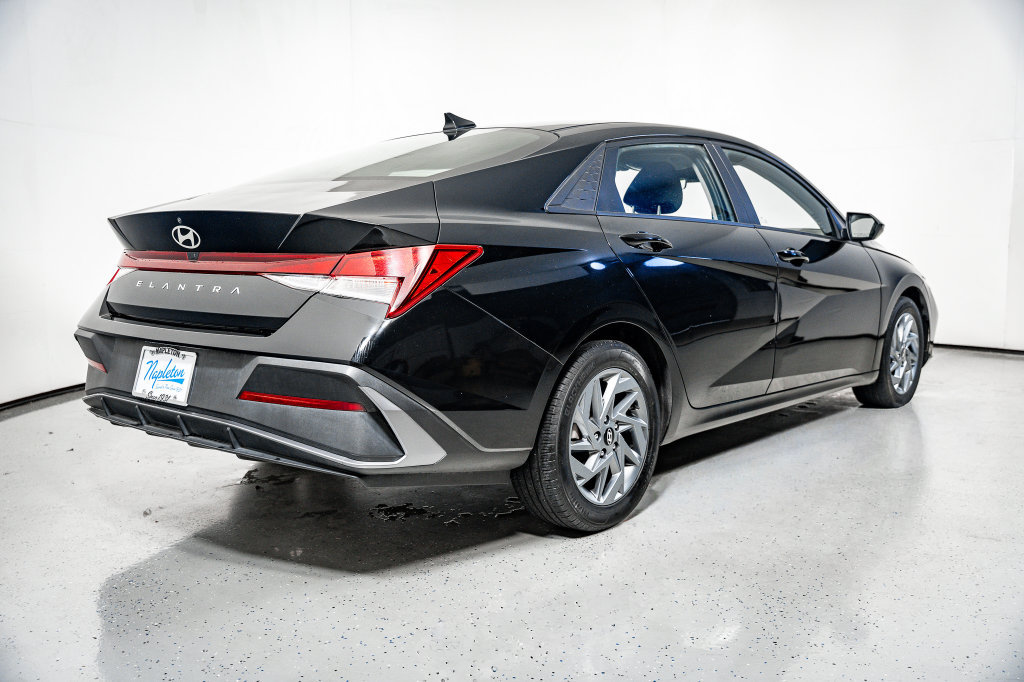 Certified 2024 Hyundai Elantra SEL FWD image 7