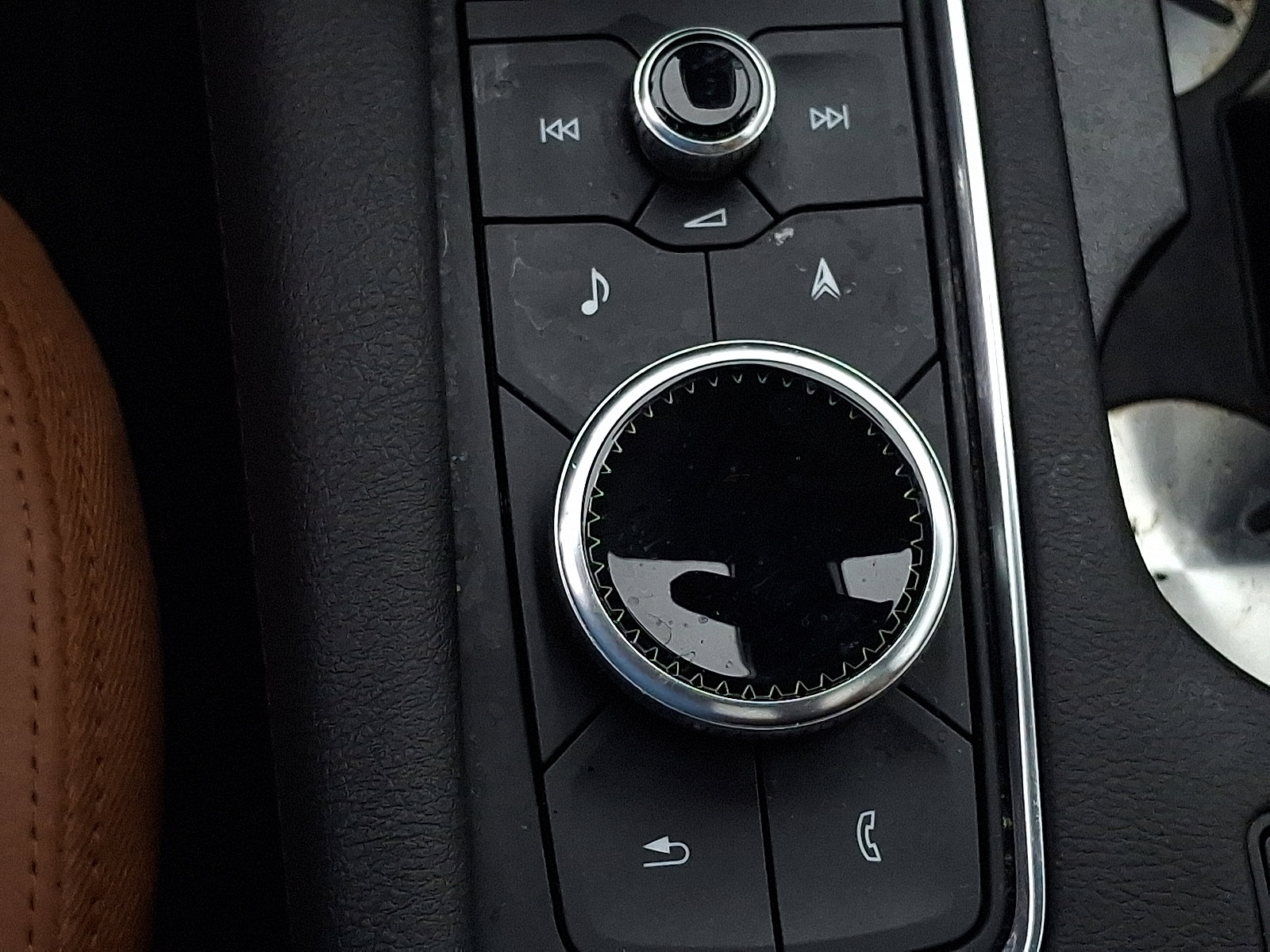 Certified 2025 Cadillac XT5 Premium Luxury w/ LPO, Floor Liner Package image 27