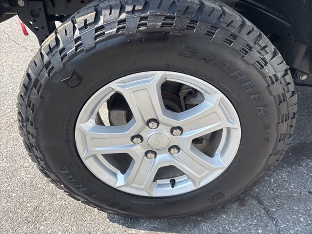 Used 2023 Jeep Wrangler Sport S image 17