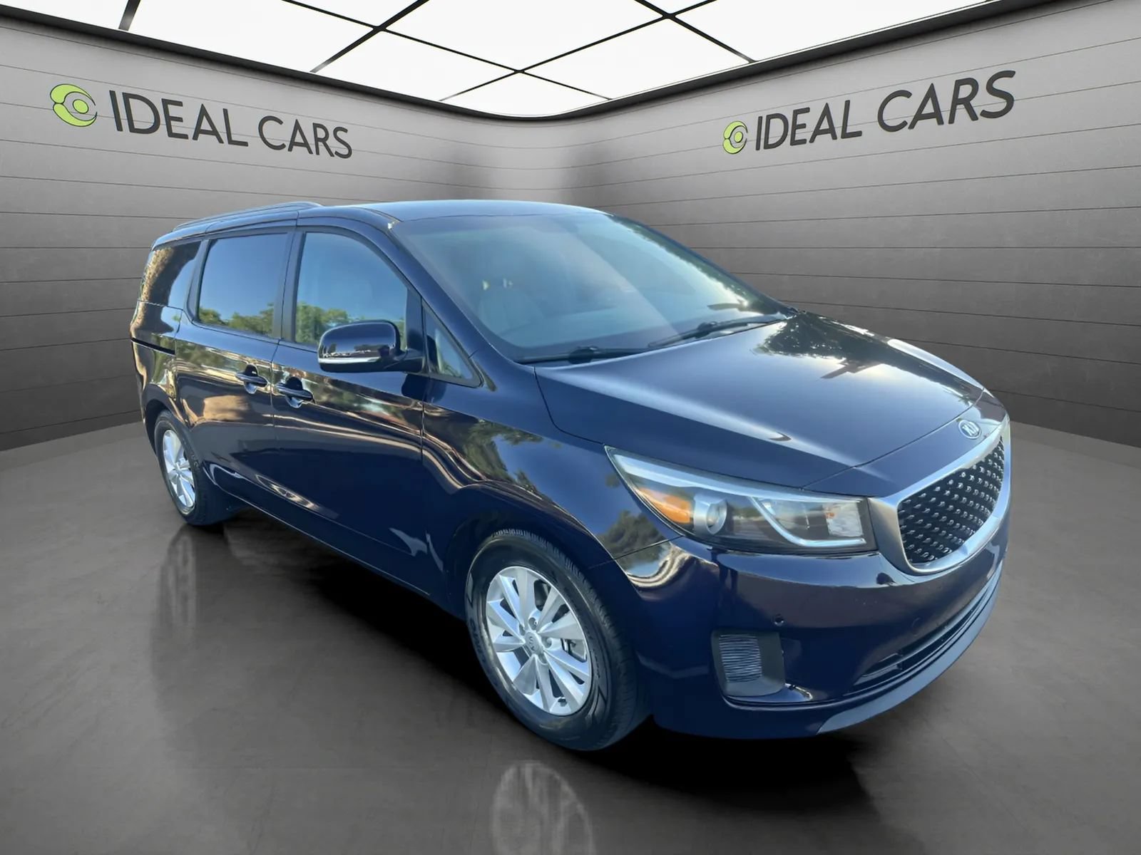 Used 2018 Kia Sedona LX w/ LX Essentials Premium Package FWD image 3