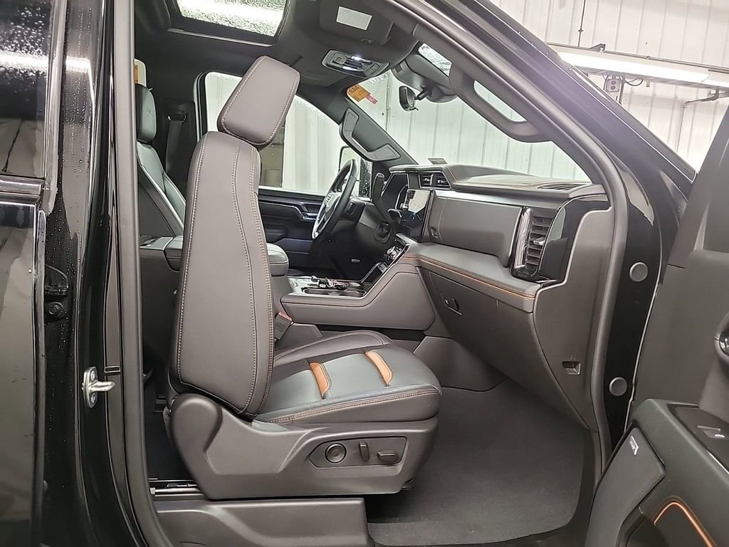 Used 2024 GMC Sierra 2500 AT4 w/ AT4 Premium Plus Package AWD/4WD image 11