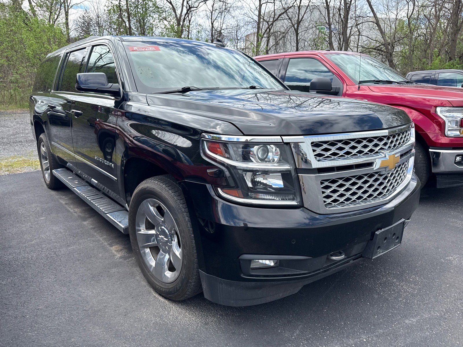 Used 2017 Chevrolet Suburban LT w/ LT Signature Package AWD/4WD image 3