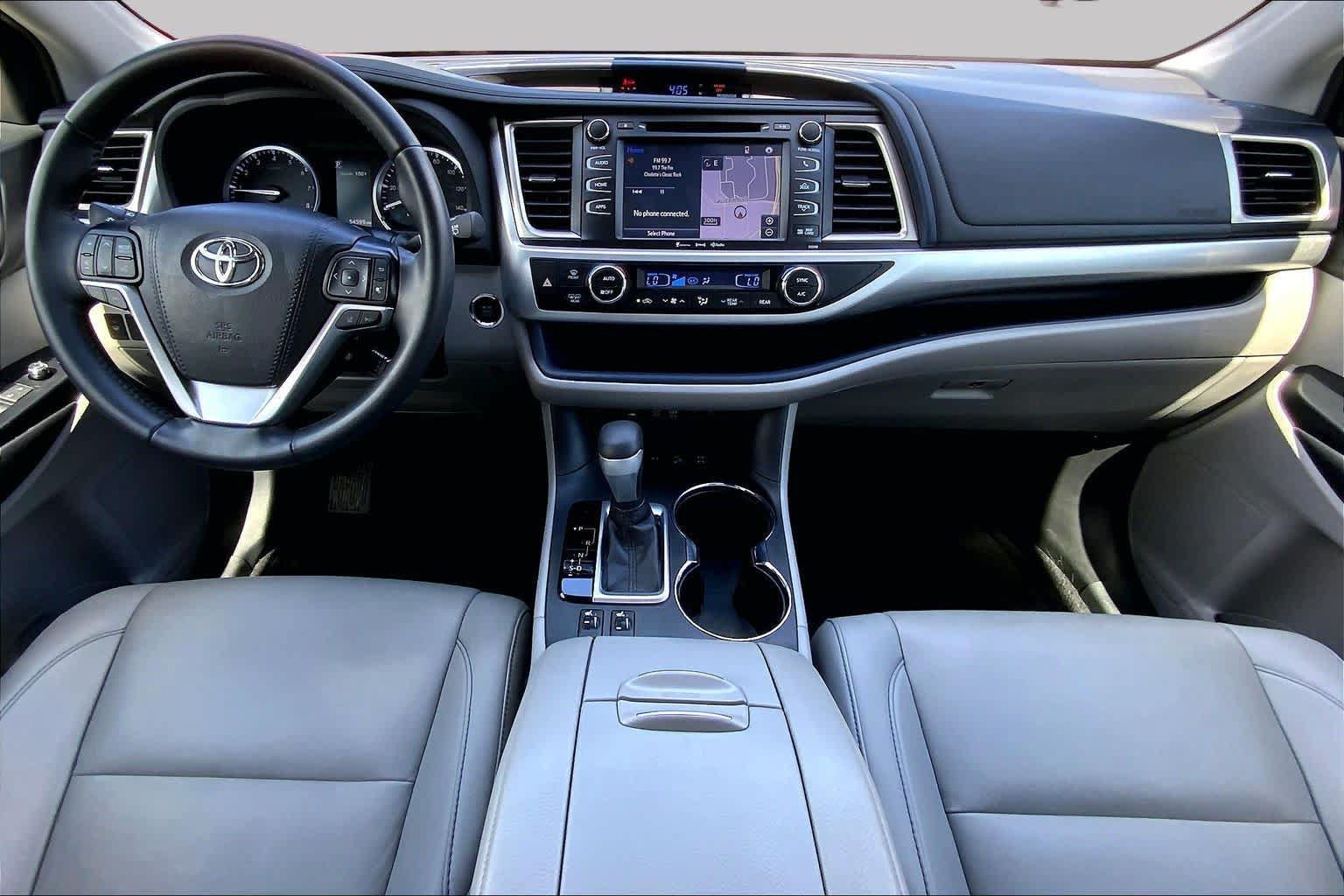 Used 2019 Toyota Highlander XLE AWD/4WD image 16