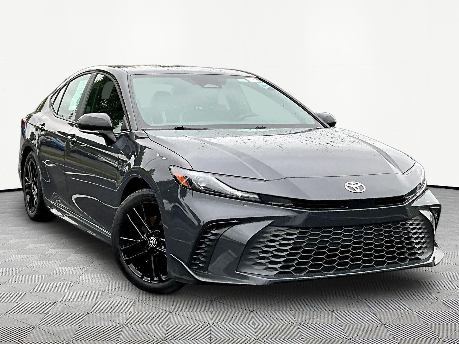 Used 2025 Toyota Camry SE FWD image 3