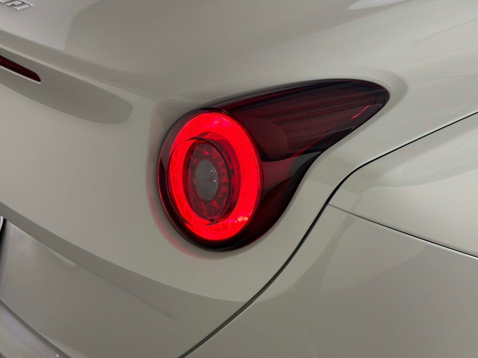 Used 2016 Ferrari California T image 18