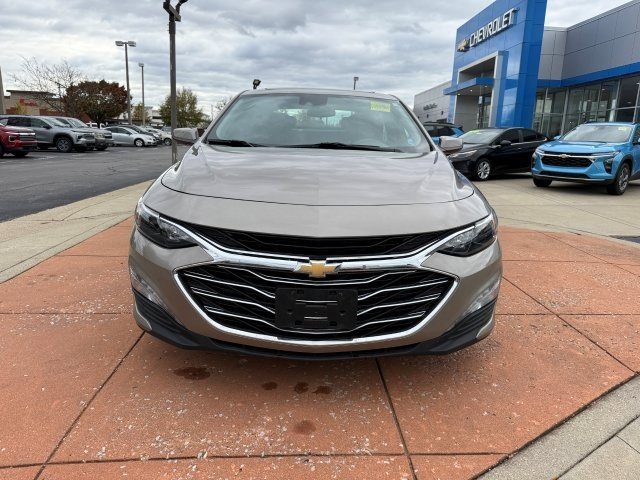 Used 2024 Chevrolet Malibu LT image 2