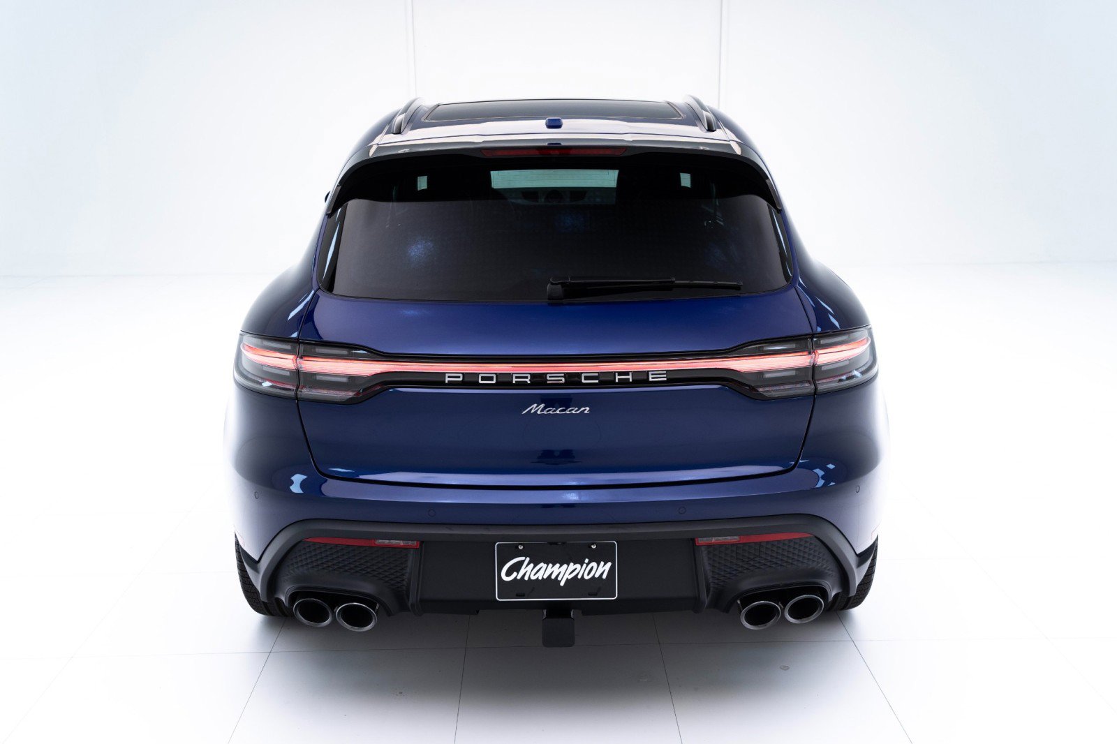Certified 2025 Porsche Macan image 10