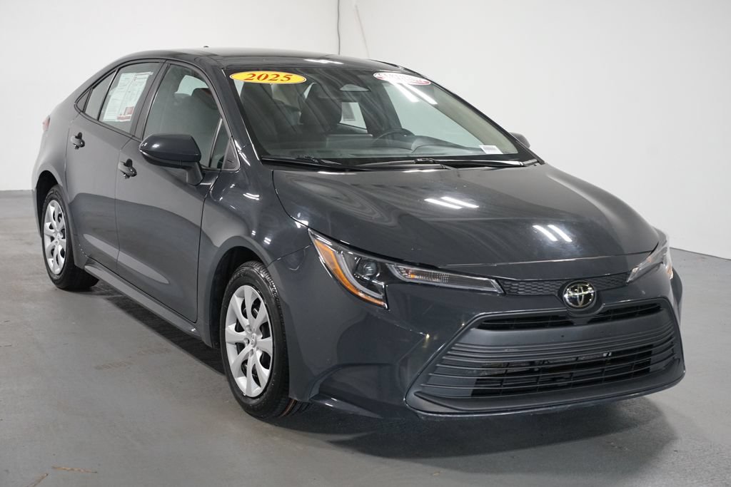 Certified 2025 Toyota Corolla LE FWD image 3