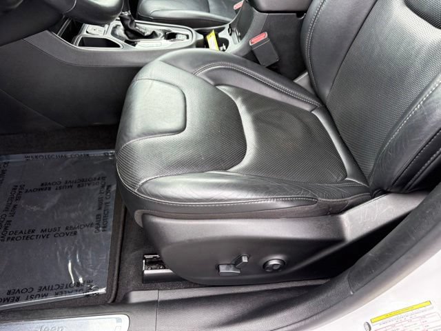 Used 2019 Jeep Cherokee Limited FWD image 26