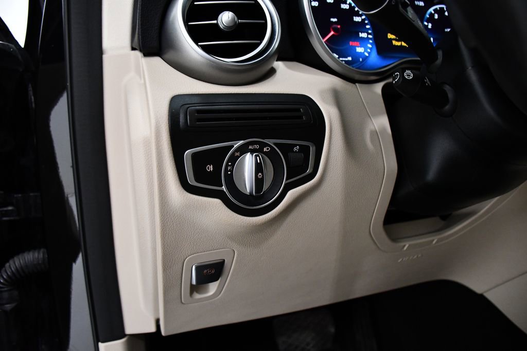 Used 2020 Mercedes-Benz GLC 300 4MATIC image 11