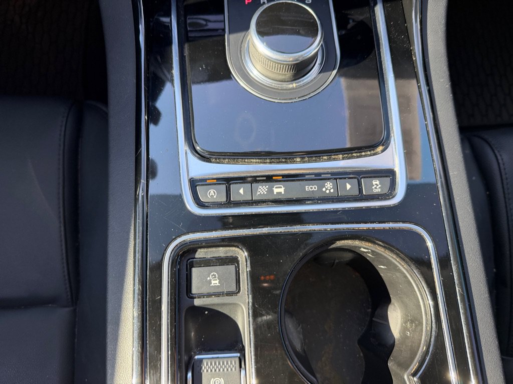 Used 2017 Jaguar XE Premium RWD image 26