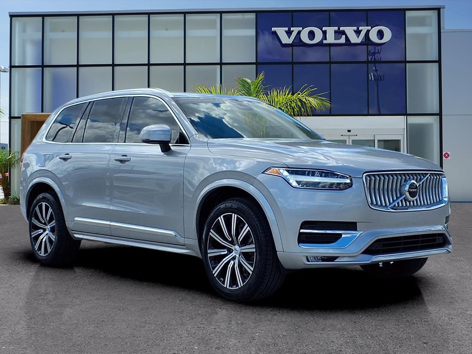Certified 2025 Volvo XC90 B5 Core AWD/4WD image 1