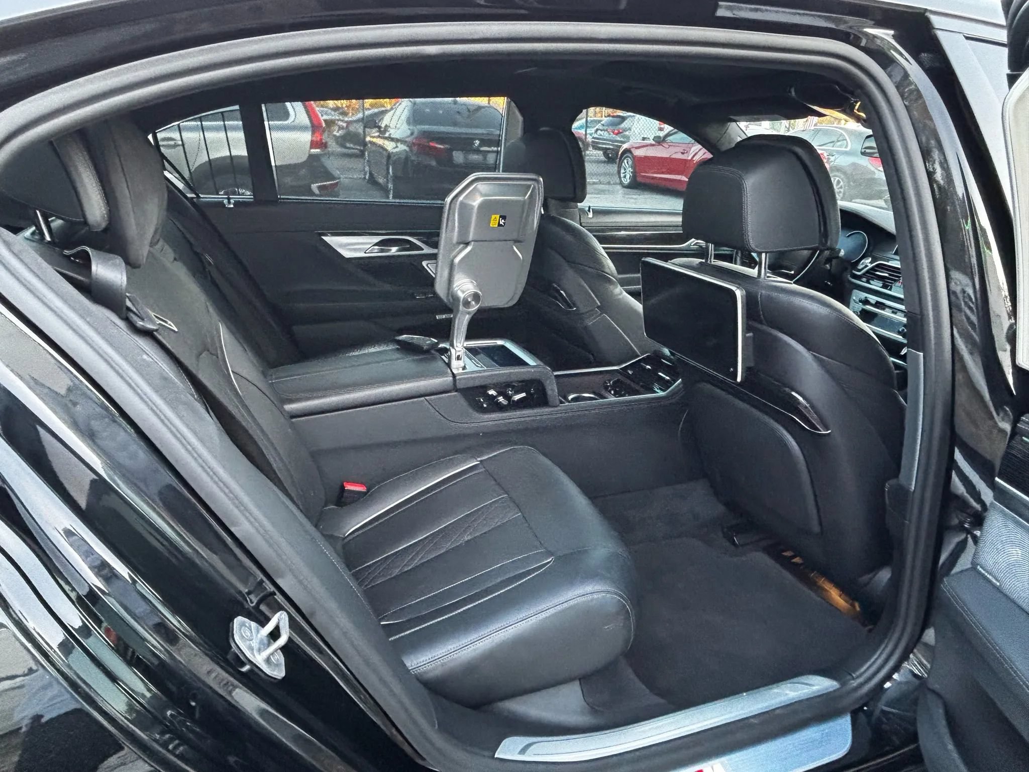Used 2017 BMW 750i RWD image 30