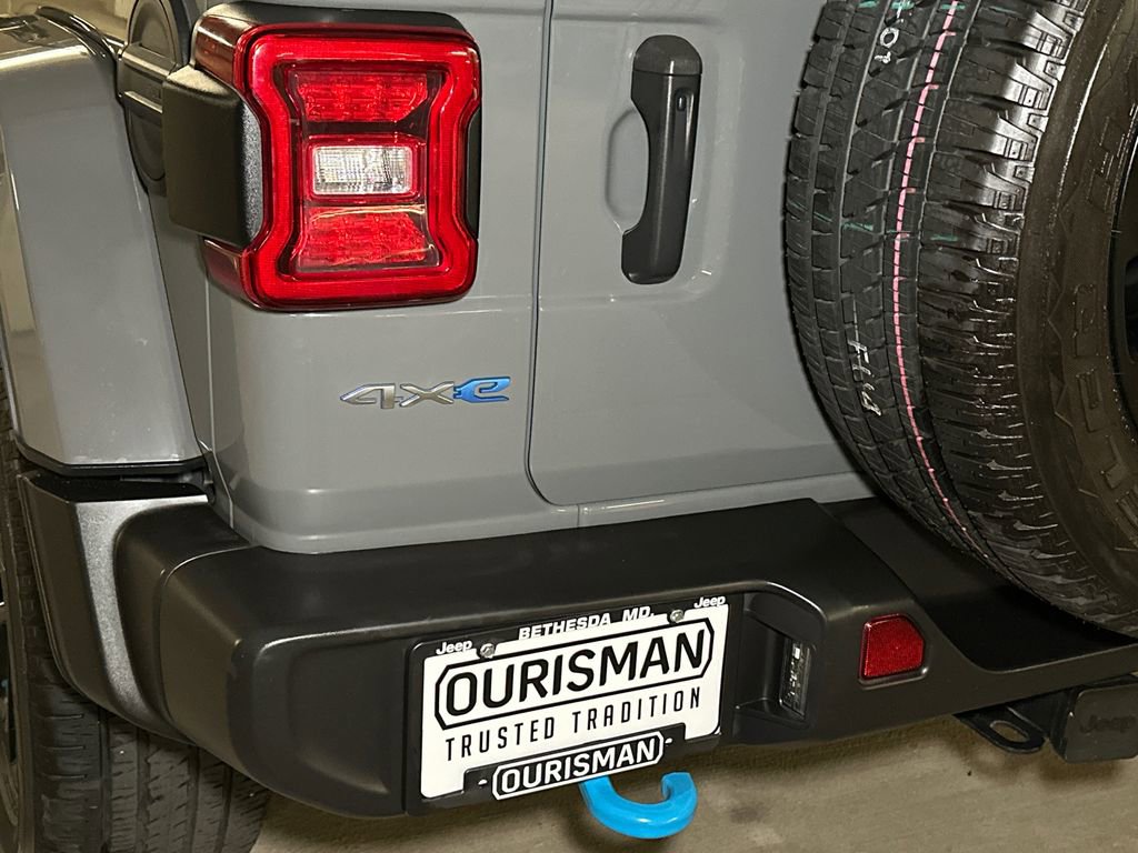 Used 2022 Jeep Wrangler Unlimited Sahara w/ Cold Weather Group image 5