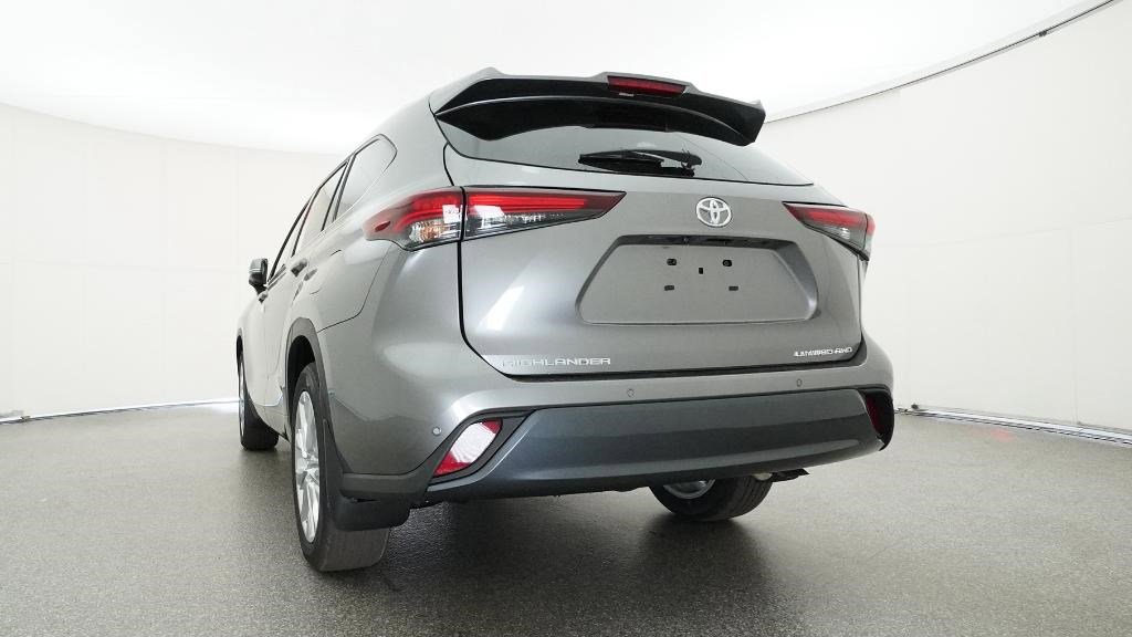 New 2025 Toyota Highlander Limited image 15