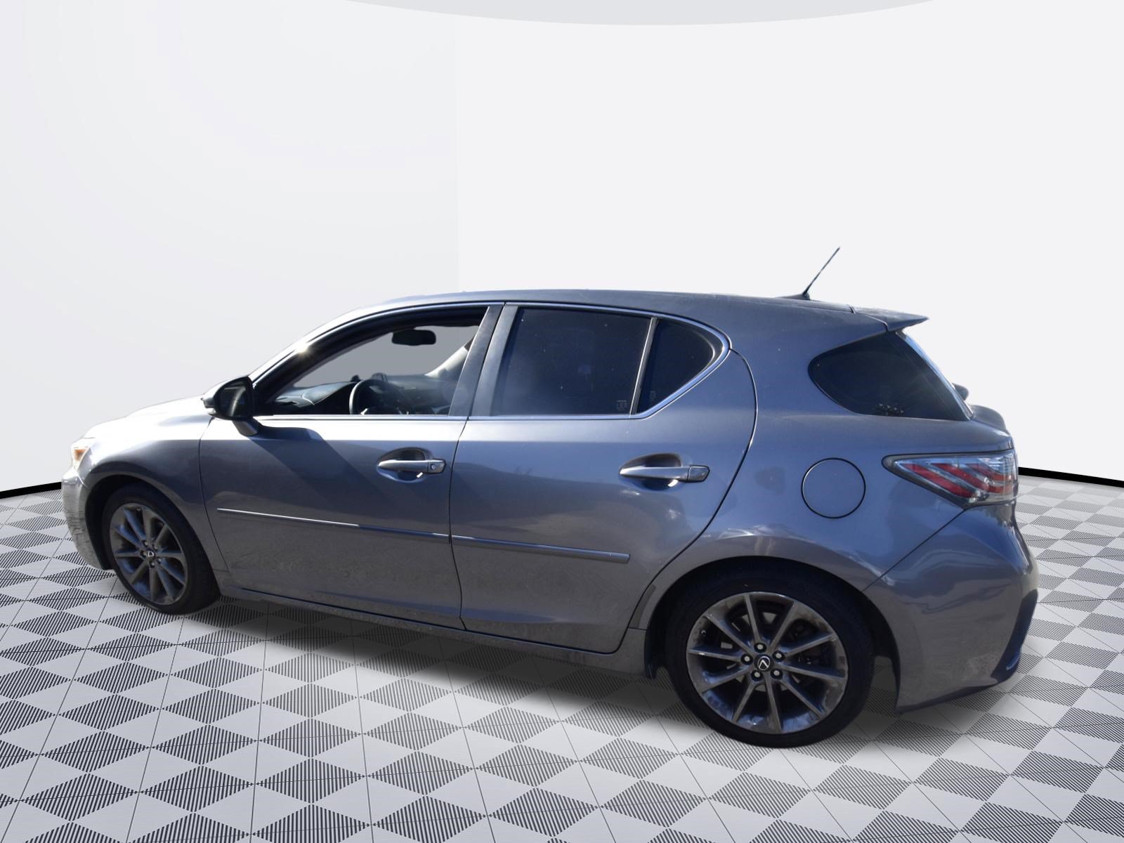 Used 2012 Lexus CT 200h Premium w/ Leather Pkg FWD image 3