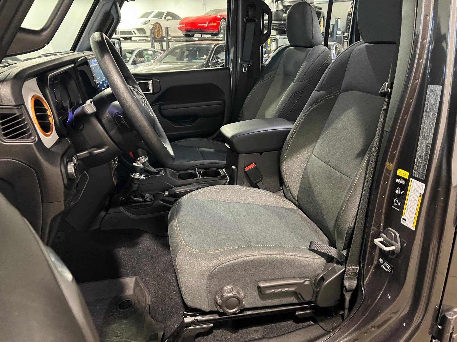 Used 2025 Jeep Gladiator Sport image 9